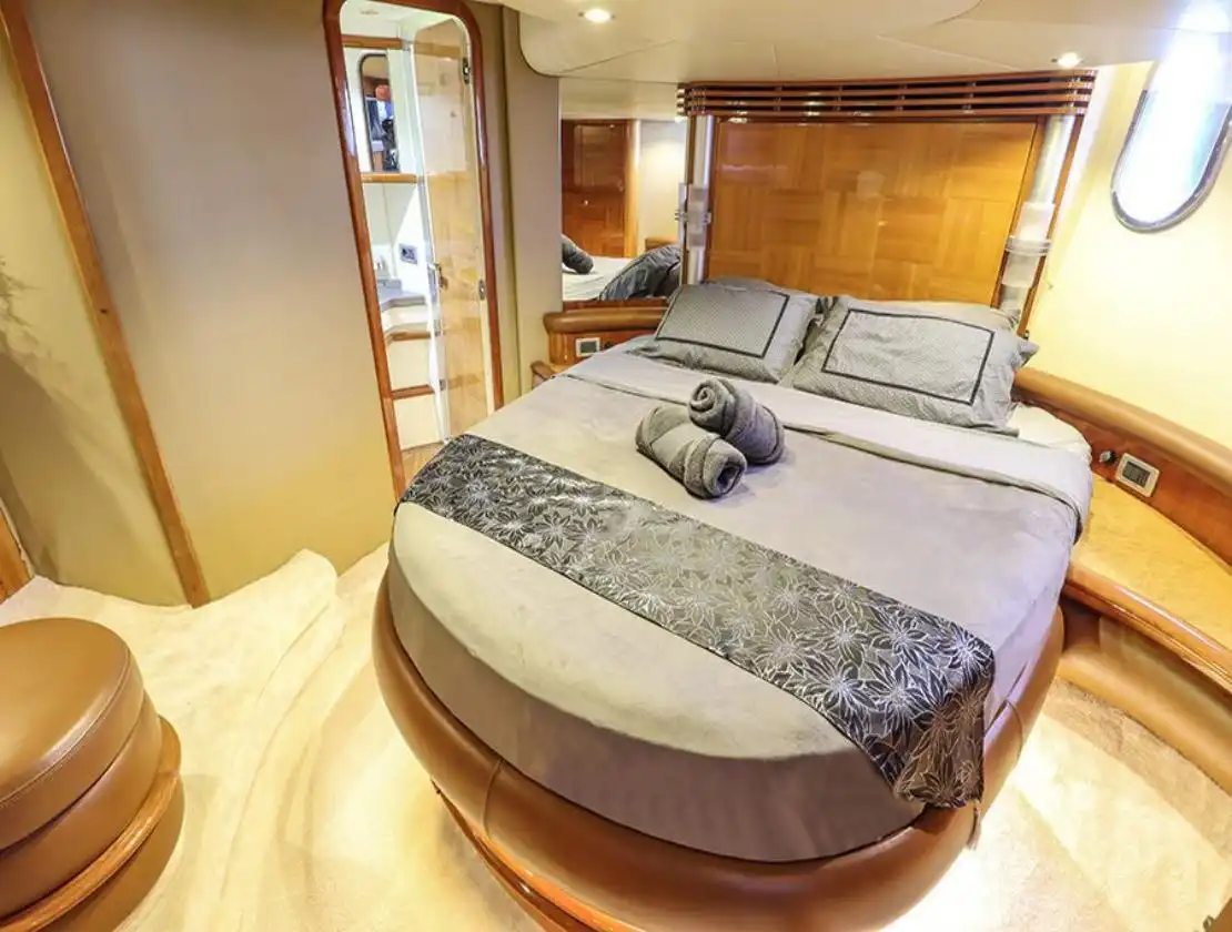 Antalya Yacht Rental 19m Azimut 55 Fly